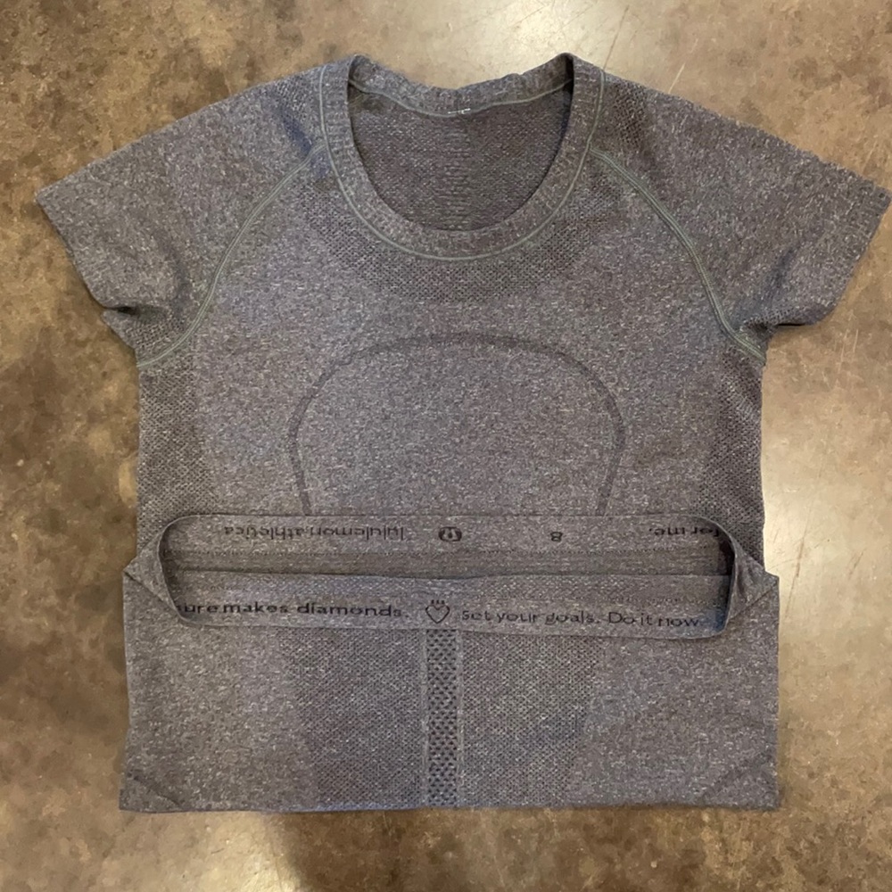 Lulu lemon short sleeve shirt